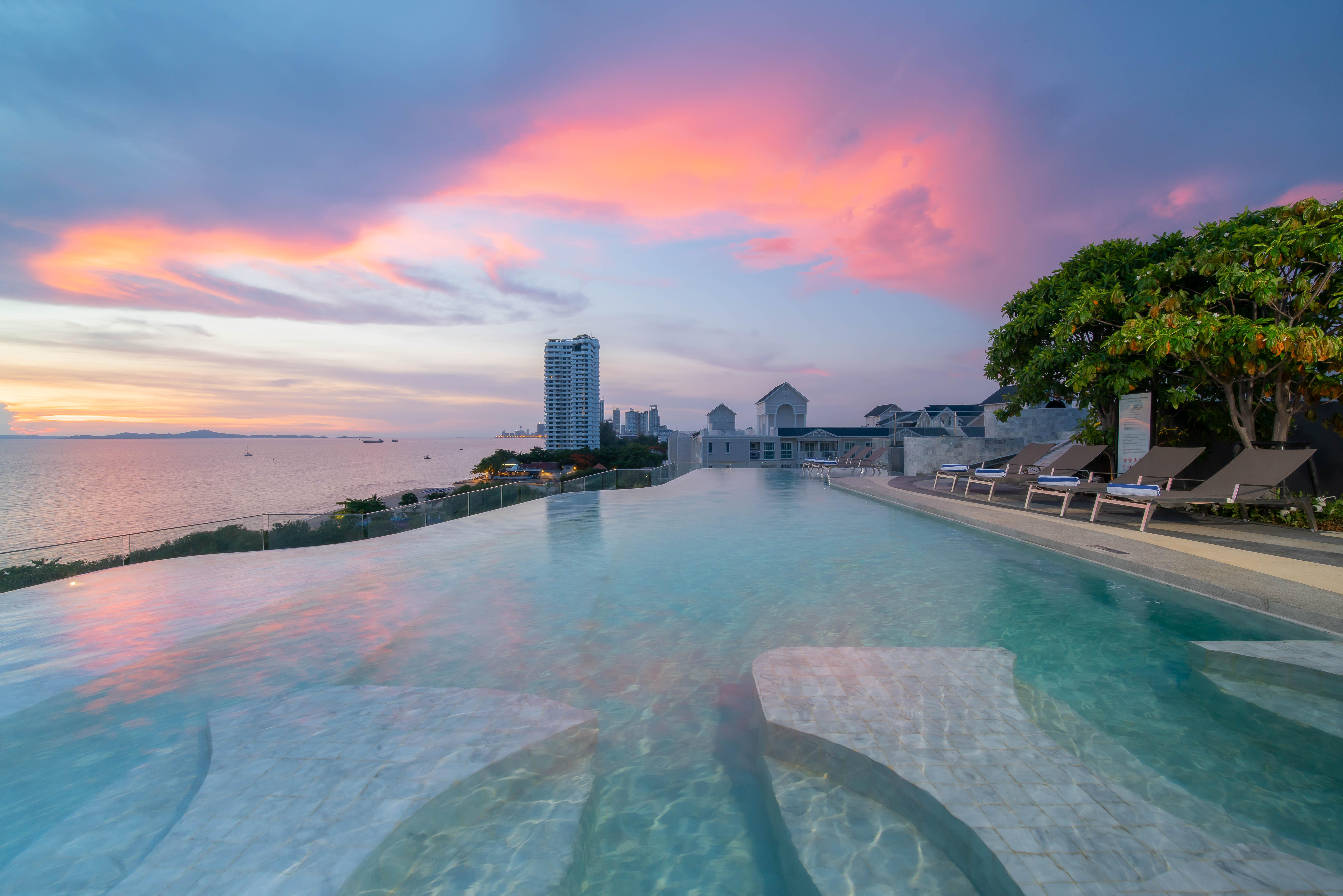 Bayphere Hotel Pattaya Jc 纳仲天 外观 照片 Infinity pool at the InterContinental Hotel, Pattaya, Thailand